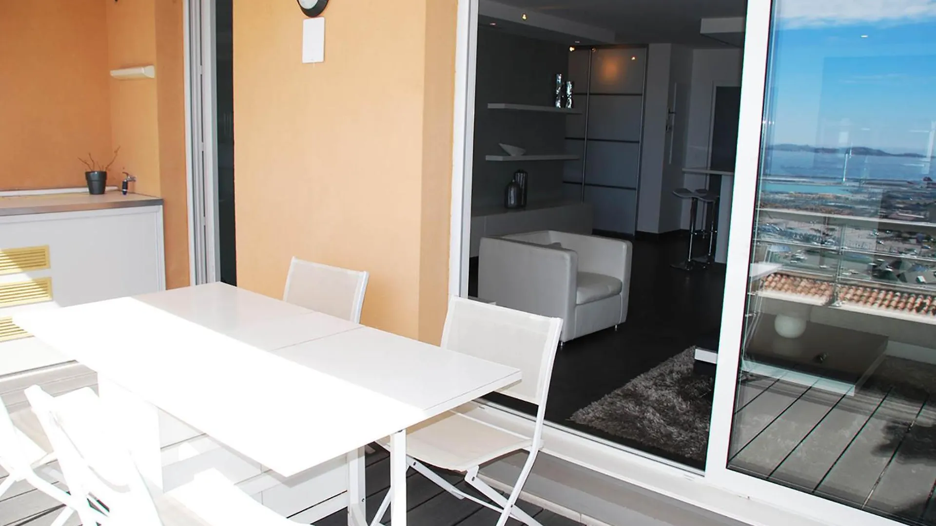 Loft Vue Mer Marseille 0*,  France